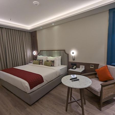 Boulevard 9 Luxury Resort & Spa Nadiād Esterno foto