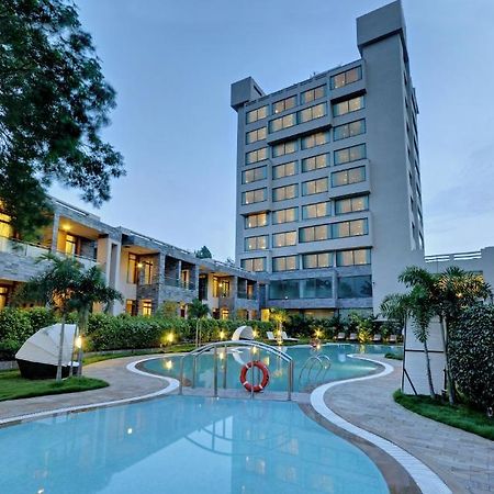 Boulevard 9 Luxury Resort & Spa Nadiād Esterno foto