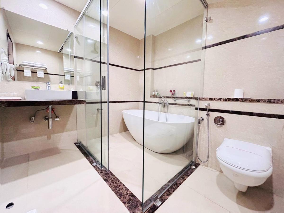 Boulevard 9 Luxury Resort & Spa Nadiād Esterno foto