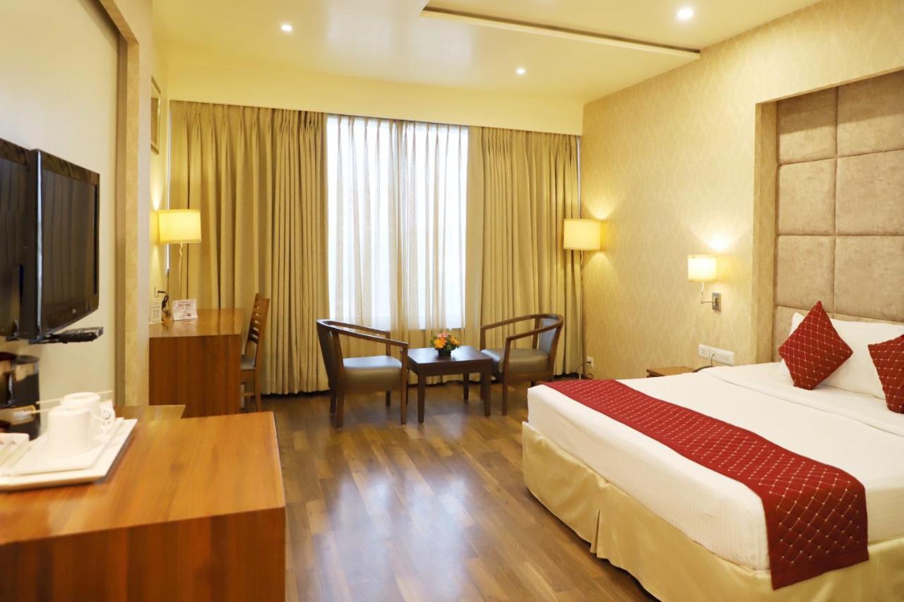 Boulevard 9 Luxury Resort & Spa Nadiād Esterno foto