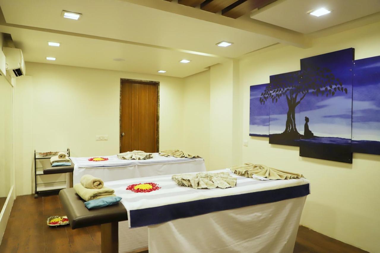 Boulevard 9 Luxury Resort & Spa Nadiād Esterno foto