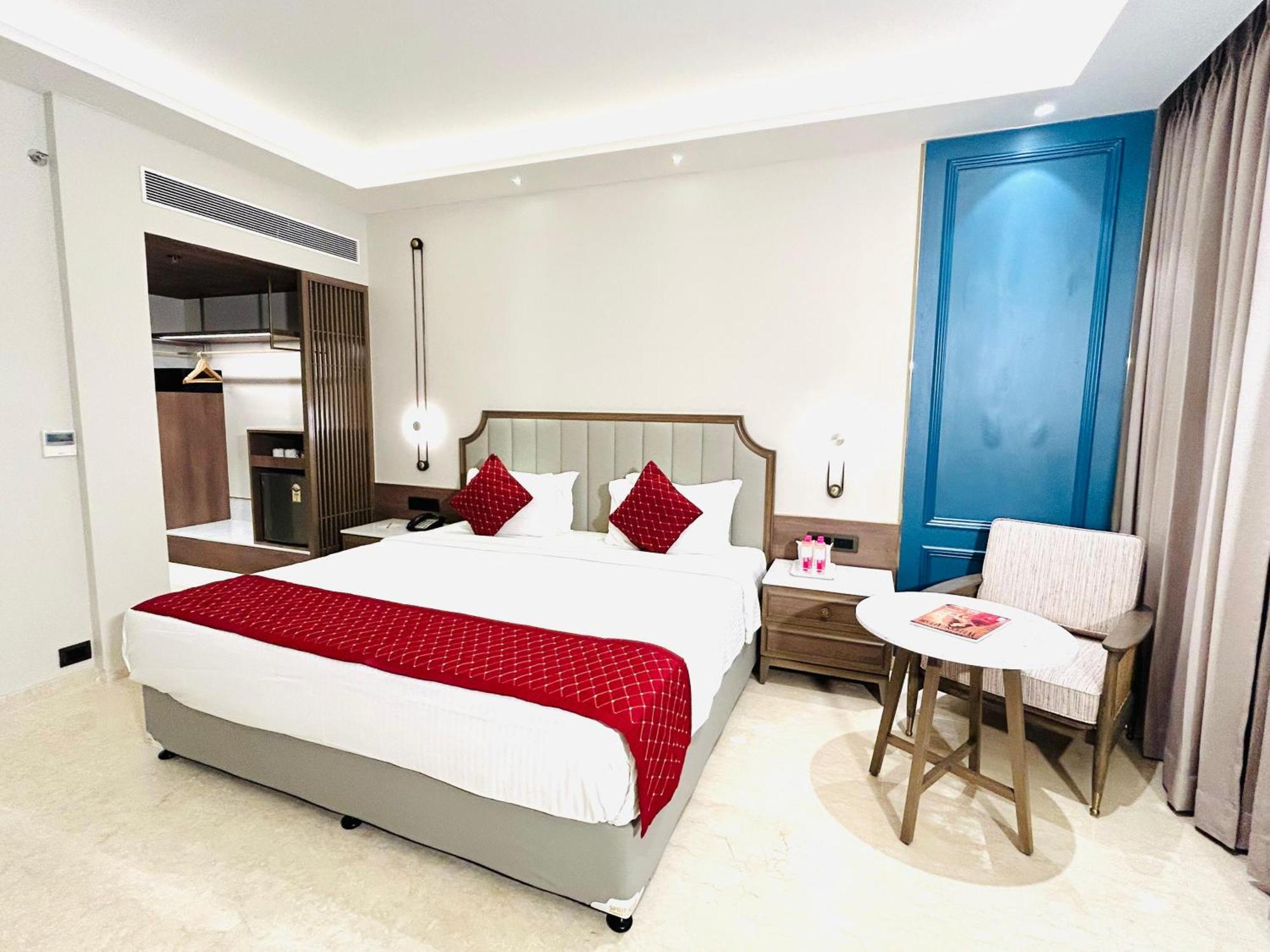 Boulevard 9 Luxury Resort & Spa Nadiād Esterno foto