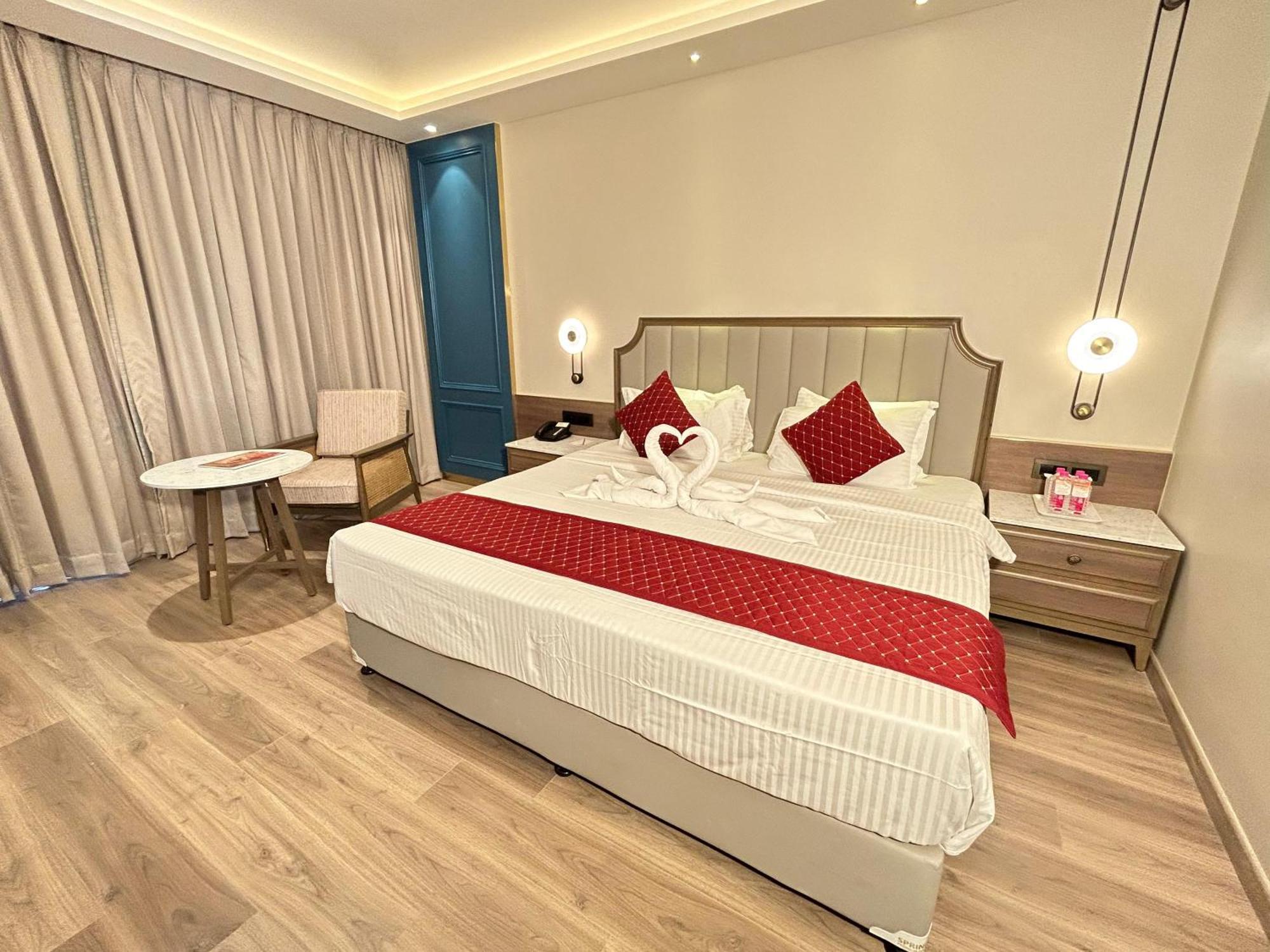 Boulevard 9 Luxury Resort & Spa Nadiād Esterno foto