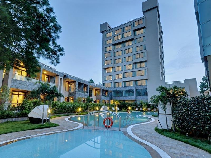 Boulevard 9 Luxury Resort & Spa Nadiād Esterno foto