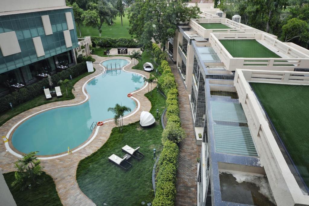 Boulevard 9 Luxury Resort & Spa Nadiād Esterno foto