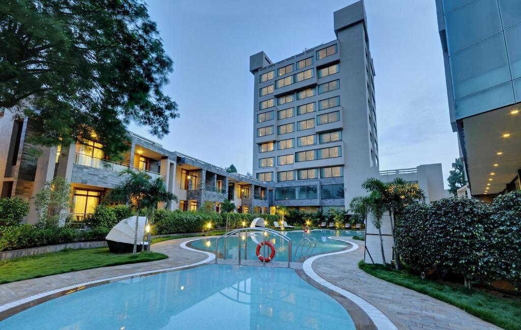 Boulevard 9 Luxury Resort & Spa Nadiād Esterno foto
